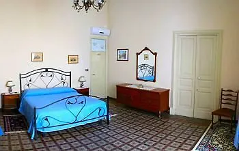 Couette-café Etna 3*